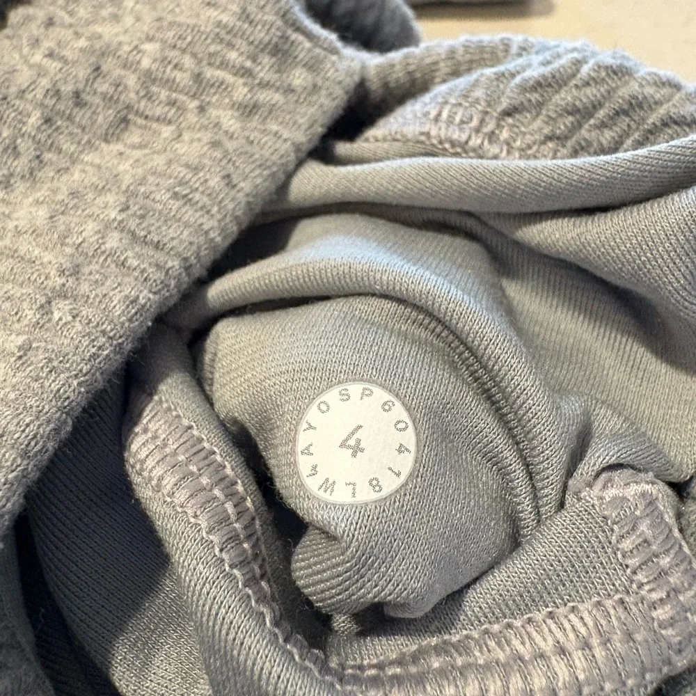 Lululemon Women’s Activewear/Casual Jacket-Size: 4-Color: Gray-Preowned, EUC